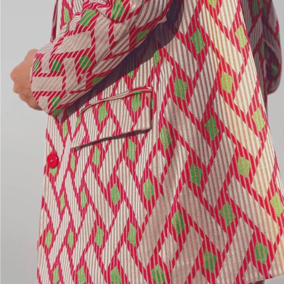 Blazer in Pink Geometric Print - Picture 4 of 5